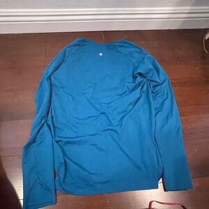 guc lululemon Teal Long Sleeve Top